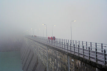 An der Staumauer des Lago del Sabbione