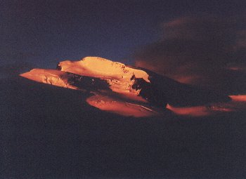 Das Strahlhorn im ersten Morgenlicht